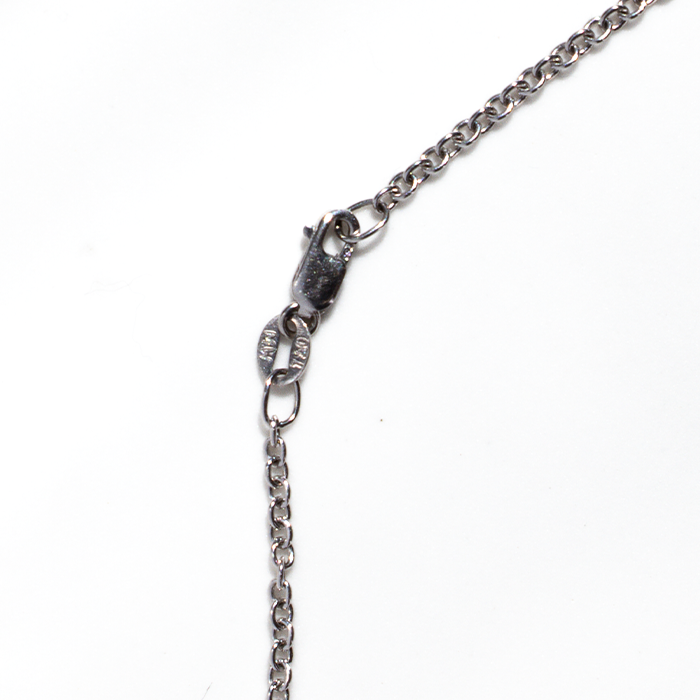 close up of platinum chain clasp
