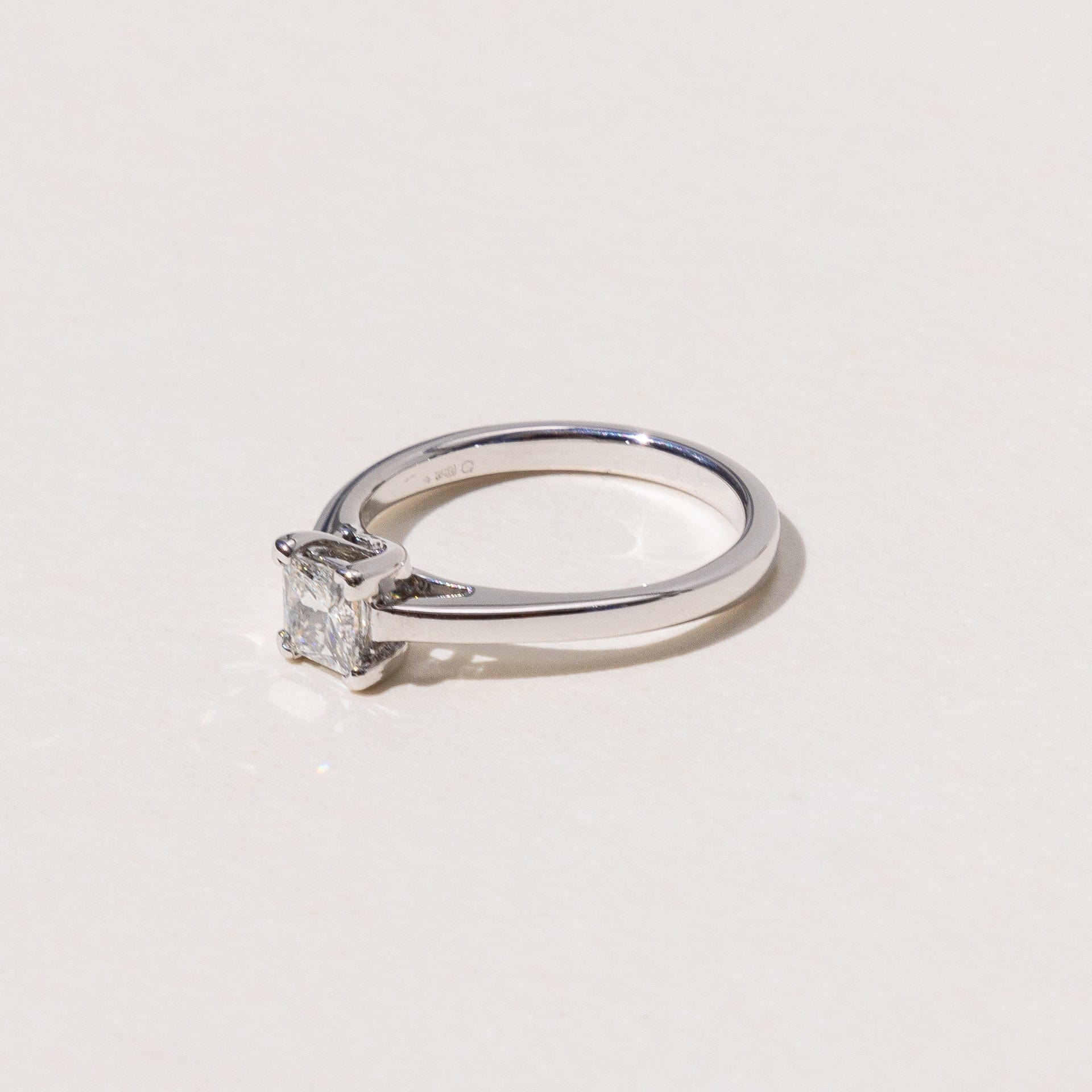 Conflict free Diamond Solitaire in White Gold