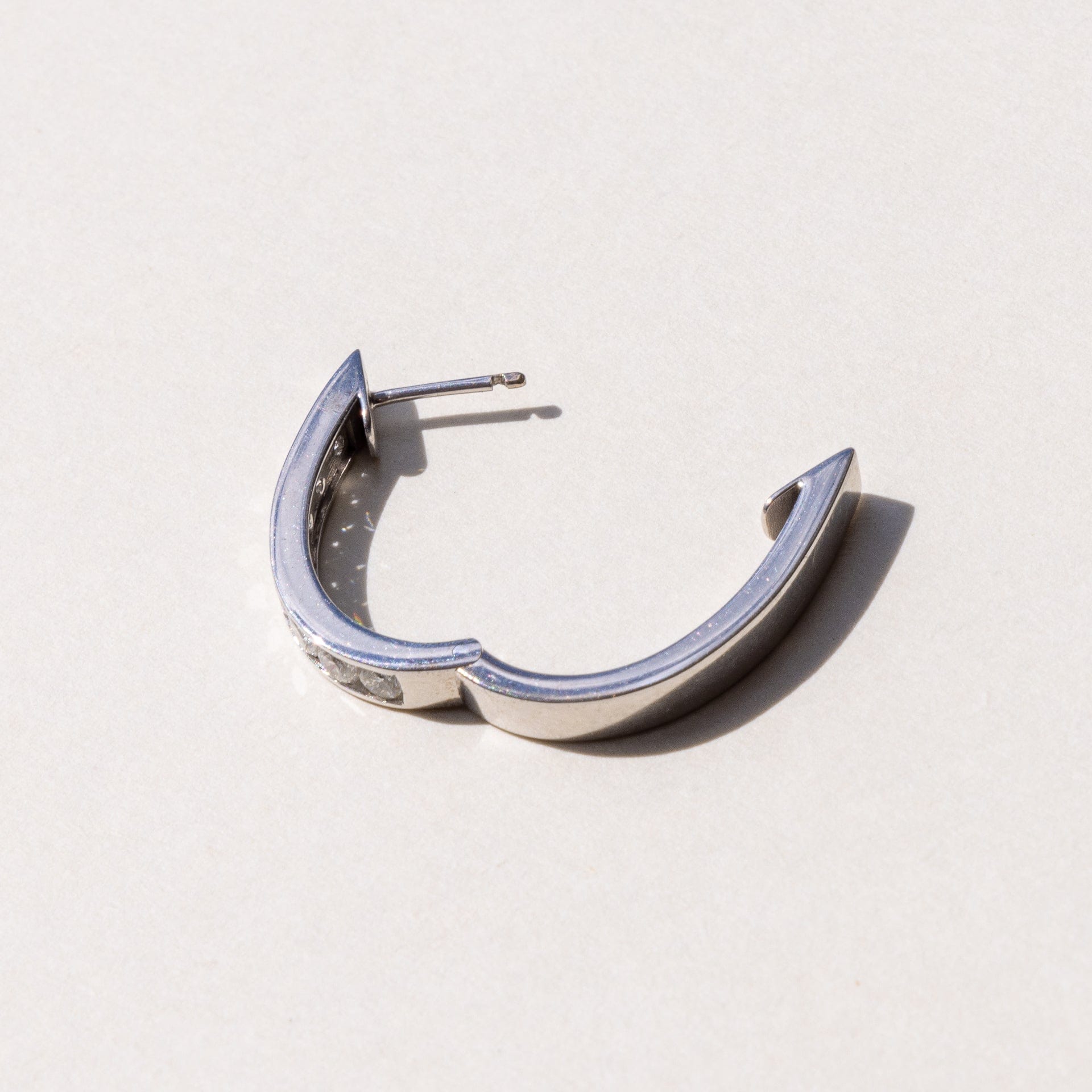 white gold earrings clasp opening