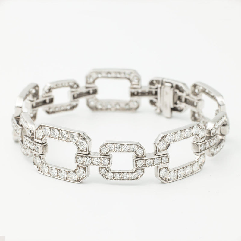 A Diamond Chain Link Bracelet made of 18ct white gold, featuring multiple round brilliant cut diamonds.