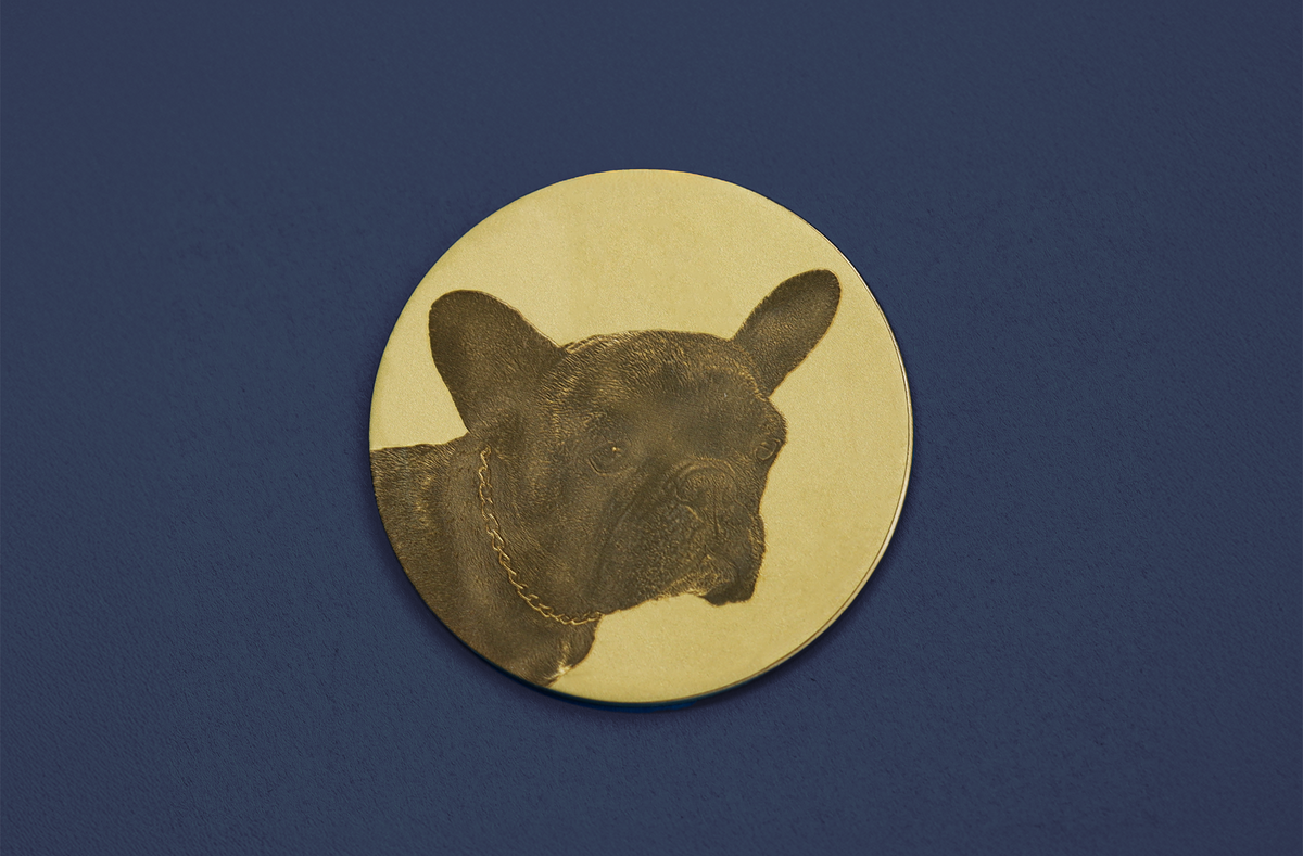 Engraved jewellery of an image of a dog