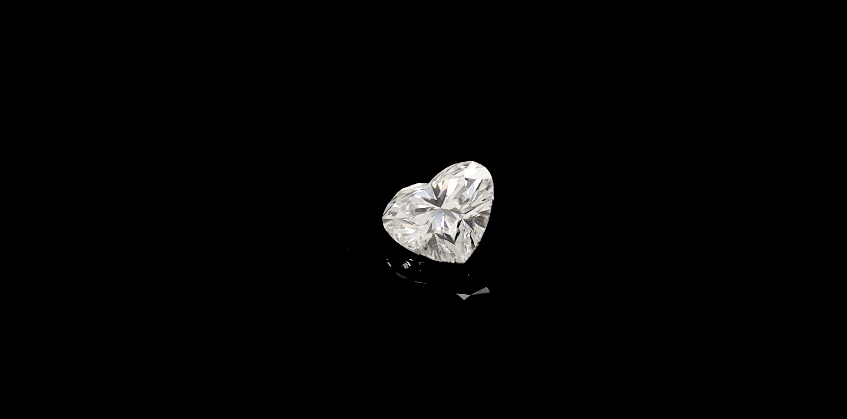 HEART-SHAPED JEWELLERY & DIAMONDS