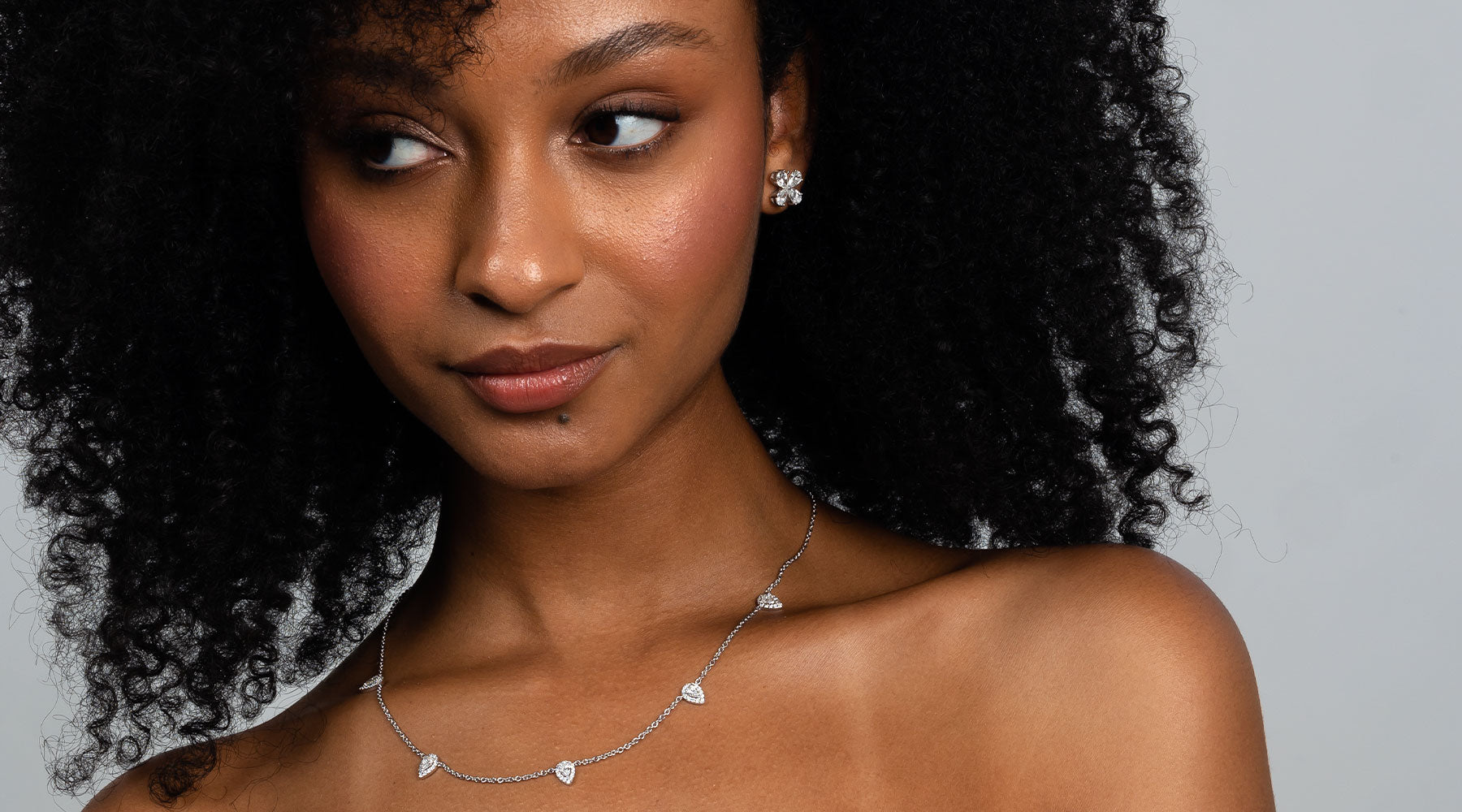 Glamour and Grace: Choosing the Perfect Necklace for You