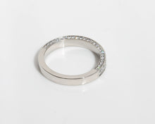 Platinum wedding band with 3 rows of pavé diamonds 