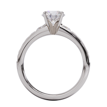 Manaia Round Brilliant Diamond Ring