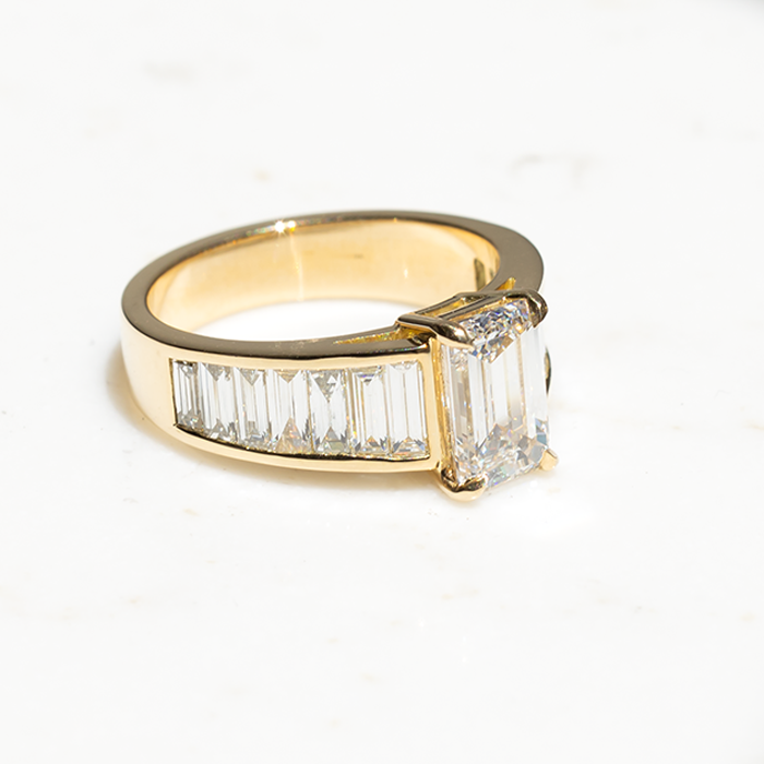 Emeraude Emerald Cut Diamond Ring