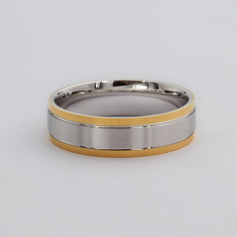 Two-toned yellow gold and white gold mens wedding ring. Auckland, New Zealand 