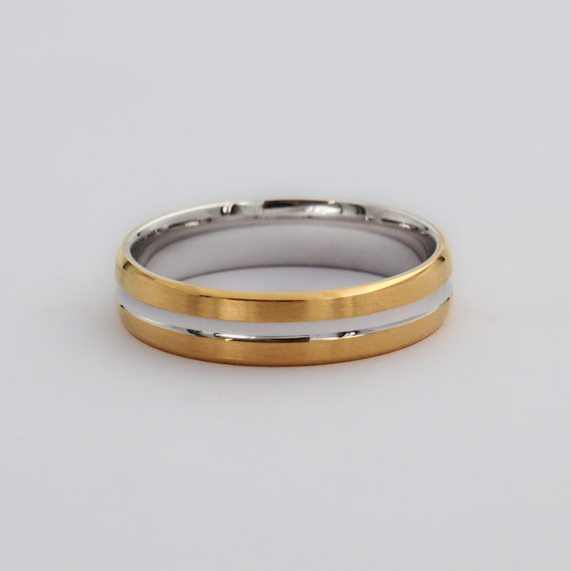 Men's two-toned wedding ring with brushed yelow gold edges and a white gold middle. Shop now in Auckland, New Zealand
