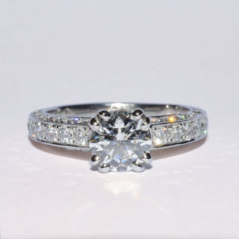 Diamond solitaire in white gold 