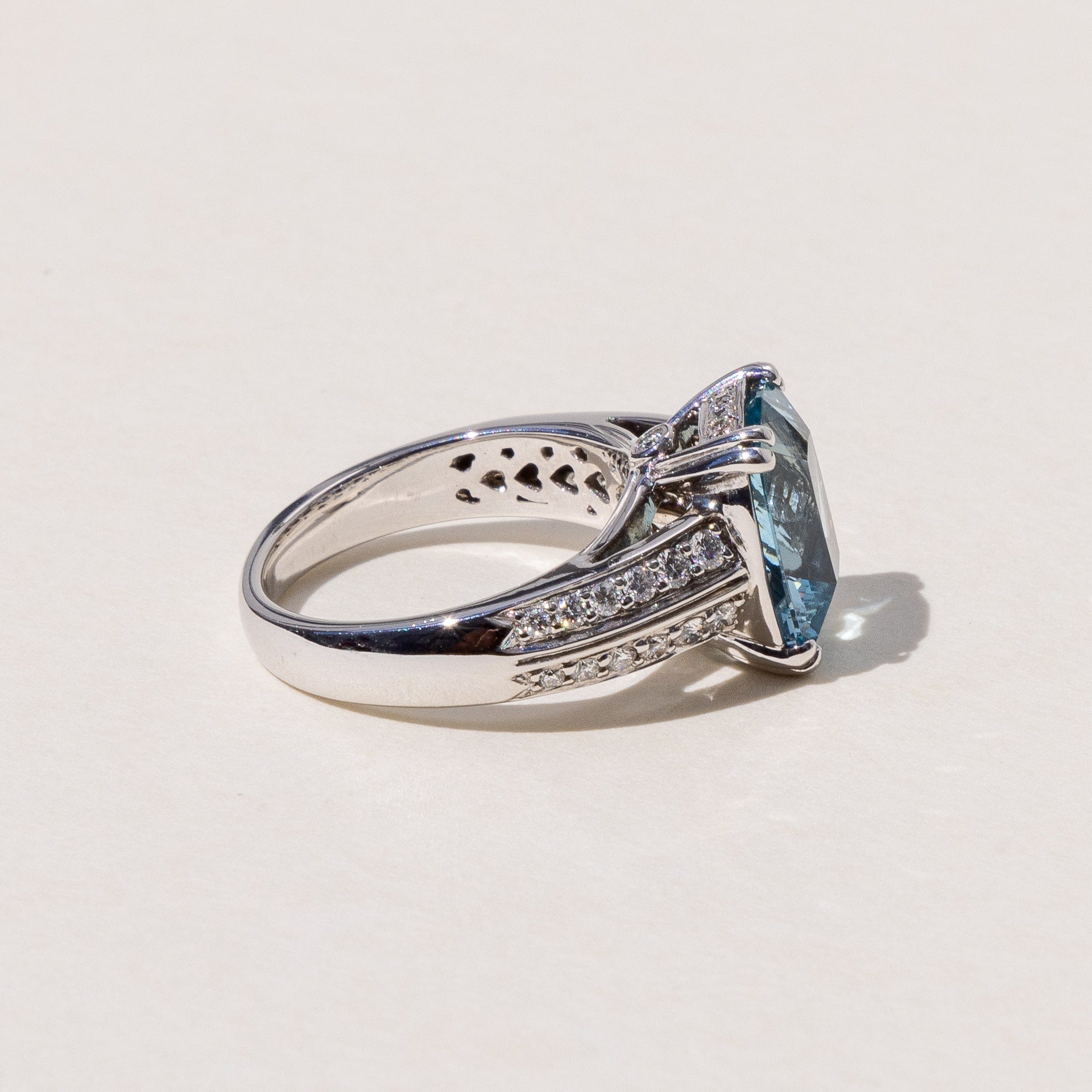 Aquamarine Gemstone Ring in 18ct White Gold