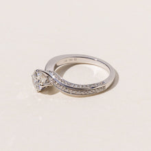 Conflict free Diamond Solitaire in White Gold