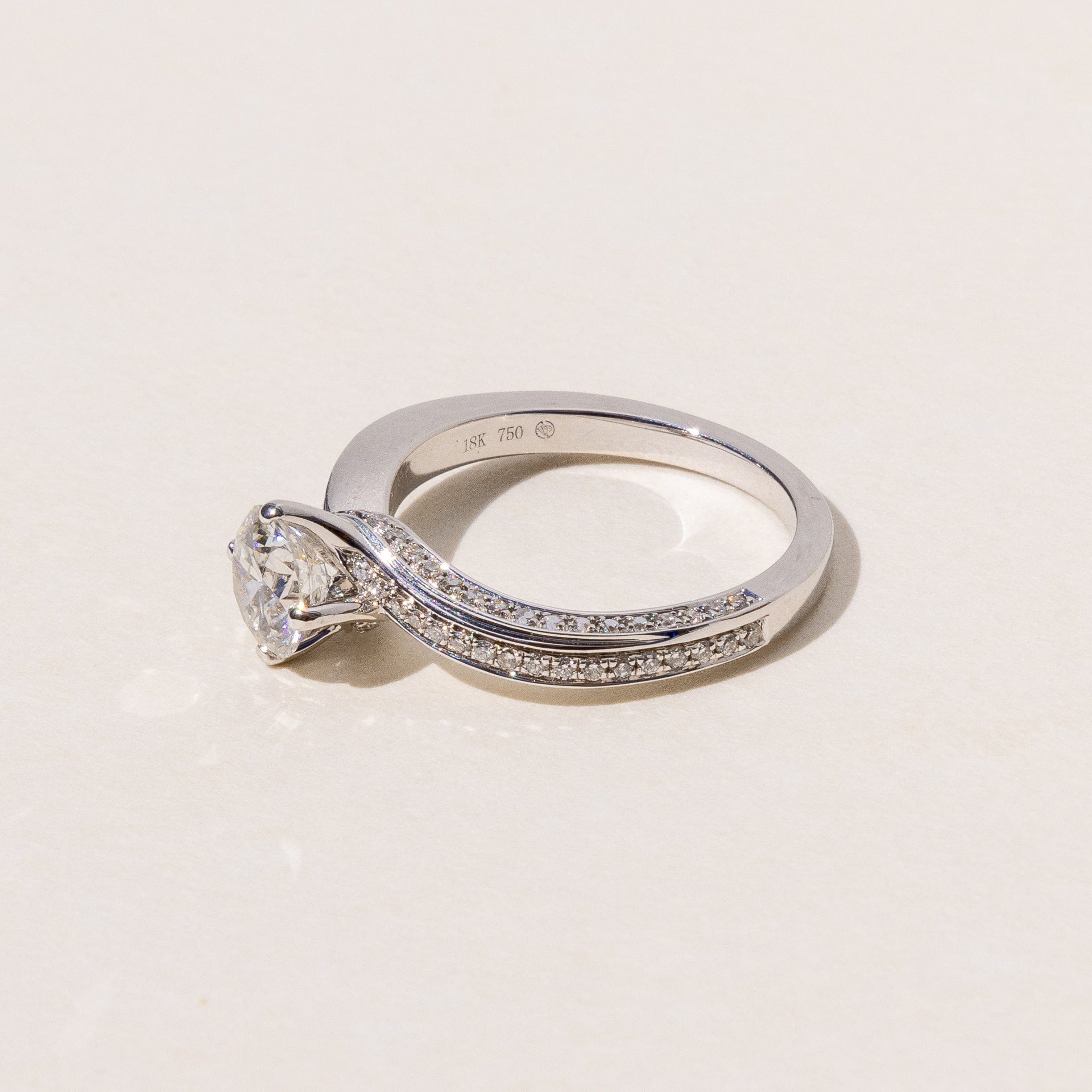 Conflict free Diamond Solitaire in White Gold