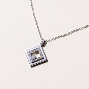 18ct White Gold and Diamond pendant necklace